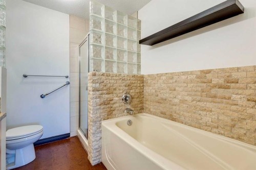 403-3810 43 Street Sw, Calgary, AB - Indoor Photo Showing Bathroom