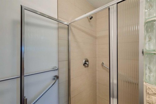 403-3810 43 Street Sw, Calgary, AB - Indoor Photo Showing Bathroom