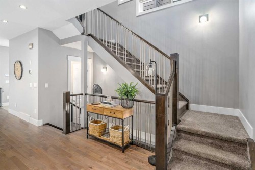 4528 17 Avenue Nw, Calgary, AB - Indoor Photo Showing Other Room