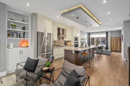 4528 17 Avenue Nw, Calgary, AB - Indoor Photo Showing Kitchen With Stainless Steel Kitchen With Upgraded Kitchen