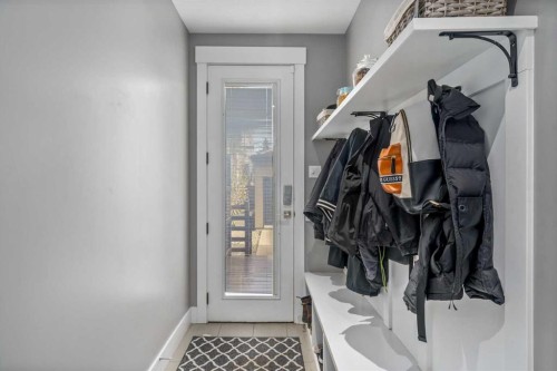 4528 17 Avenue Nw, Calgary, AB - Indoor