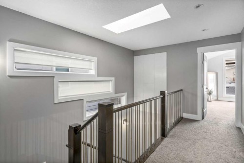 4528 17 Avenue Nw, Calgary, AB - Indoor Photo Showing Other Room