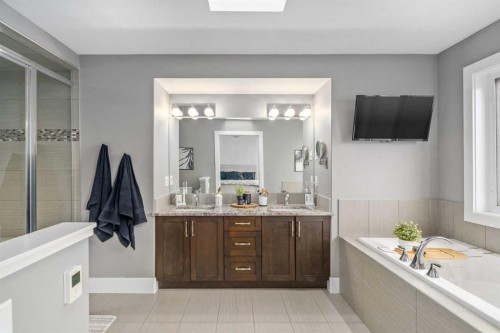 4528 17 Avenue Nw, Calgary, AB - Indoor Photo Showing Bathroom