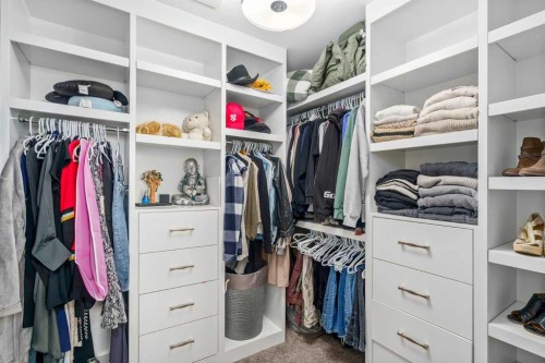 4528 17 Avenue Nw, Calgary, AB - Indoor With Storage