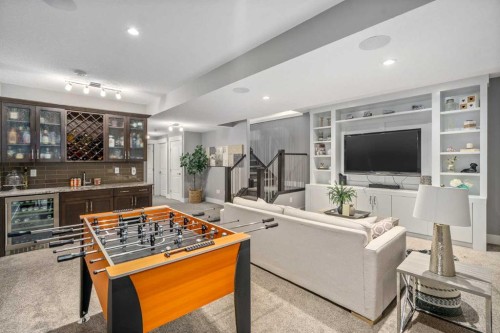 4528 17 Avenue Nw, Calgary, AB - Indoor Photo Showing Living Room