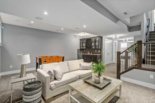 4528 17 Avenue Nw, Calgary, AB - Indoor Photo Showing Living Room