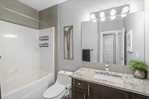 4528 17 Avenue Nw, Calgary, AB - Indoor Photo Showing Bathroom