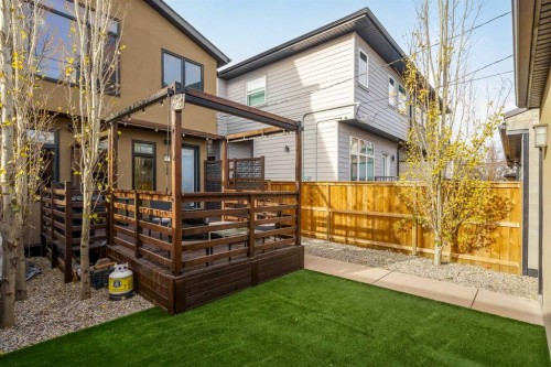 4528 17 Avenue Nw, Calgary, AB - Outdoor