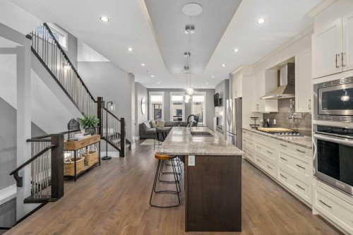4528 17 Avenue Nw, Calgary, AB - Indoor Photo Showing Kitchen With Stainless Steel Kitchen With Upgraded Kitchen