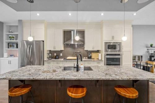 4528 17 Avenue Nw, Calgary, AB - Indoor Photo Showing Kitchen With Stainless Steel Kitchen With Upgraded Kitchen
