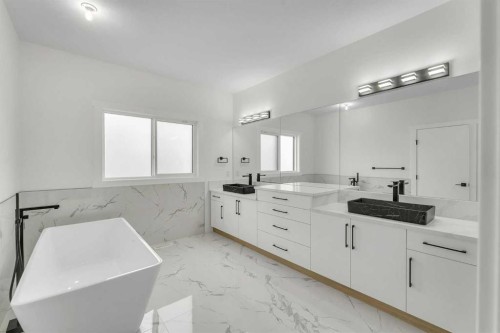 18 South Shore Road, Chestermere, AB - Indoor Photo Showing Bathroom