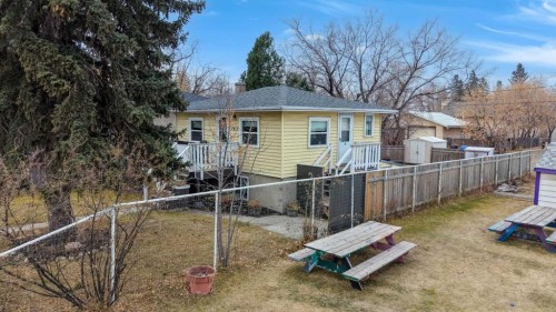 7417 24 Street Se, Calgary, AB - Outdoor