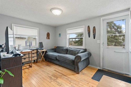 7417 24 Street Se, Calgary, AB - Indoor Photo Showing Other Room