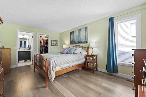 100 Hawkfield Crescent Nw, Calgary, AB - Indoor Photo Showing Bedroom