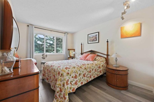 100 Hawkfield Crescent Nw, Calgary, AB - Indoor Photo Showing Bedroom
