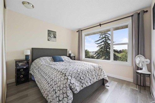 100 Hawkfield Crescent Nw, Calgary, AB - Indoor Photo Showing Bedroom