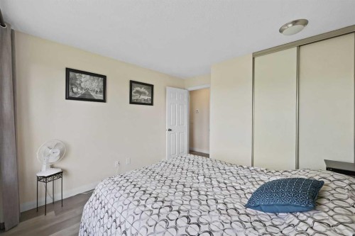 100 Hawkfield Crescent Nw, Calgary, AB - Indoor Photo Showing Bedroom