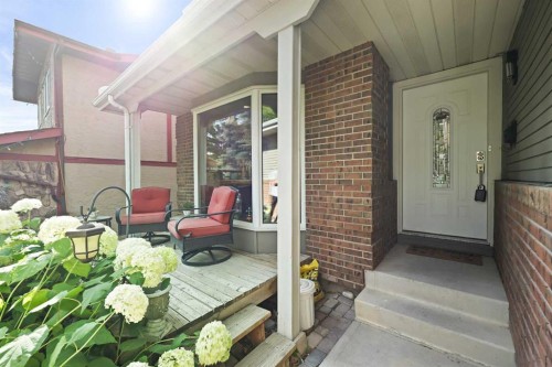 100 Hawkfield Crescent Nw, Calgary, AB - Outdoor With Exterior