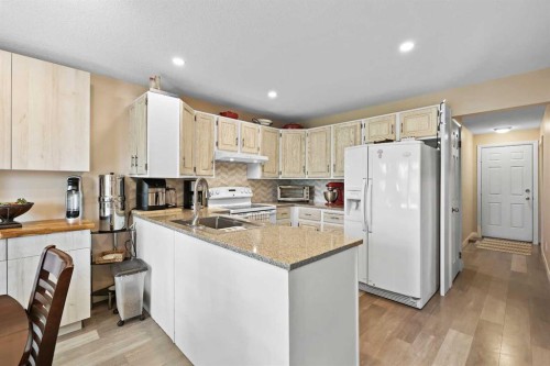 100 Hawkfield Crescent Nw, Calgary, AB - Indoor Photo Showing Kitchen