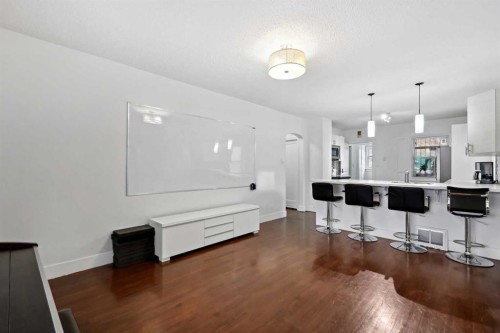230 8A Street Ne, Calgary, AB - Indoor Photo Showing Kitchen