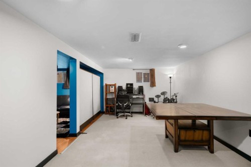 2219 41 Street Se, Calgary, AB - Indoor