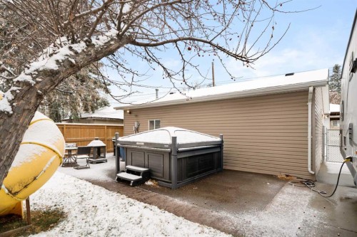 2219 41 Street Se, Calgary, AB - Outdoor