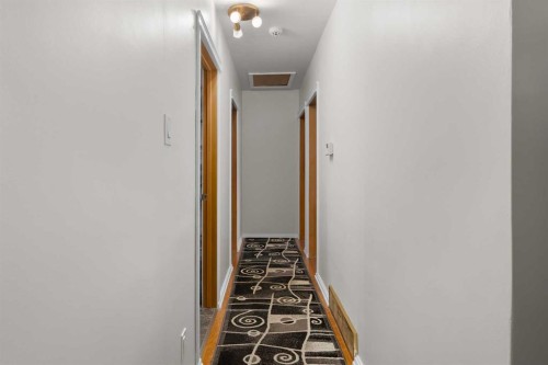 2219 41 Street Se, Calgary, AB - Indoor Photo Showing Other Room