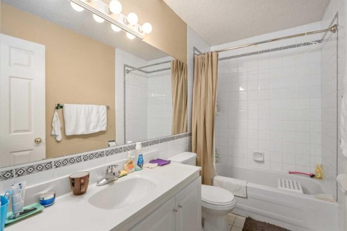 3-643 4 Avenue Ne, Calgary, AB - Indoor Photo Showing Bathroom