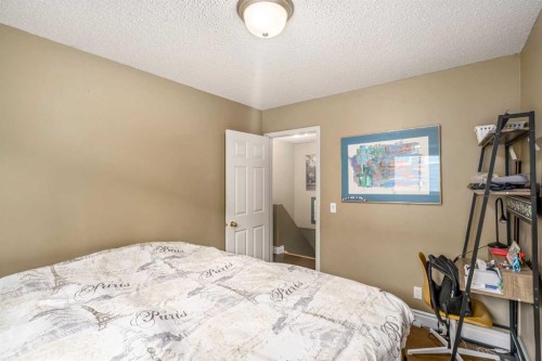 3-643 4 Avenue Ne, Calgary, AB - Indoor Photo Showing Bedroom