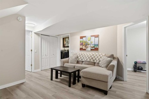 67 Lake Sylvan Close Se, Calgary, AB - Indoor Photo Showing Living Room