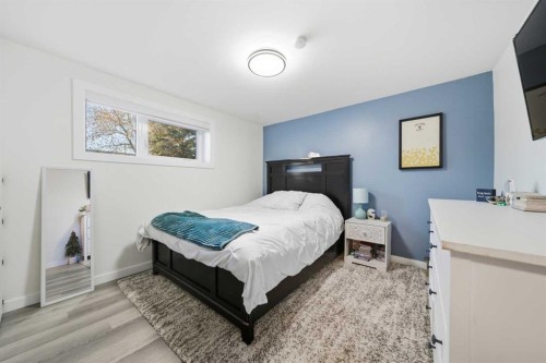 67 Lake Sylvan Close Se, Calgary, AB - Indoor Photo Showing Bedroom
