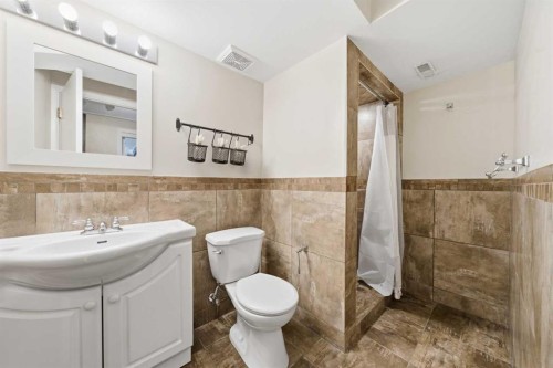 67 Lake Sylvan Close Se, Calgary, AB - Indoor Photo Showing Bathroom