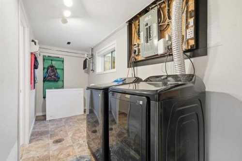 67 Lake Sylvan Close Se, Calgary, AB - Indoor Photo Showing Laundry Room