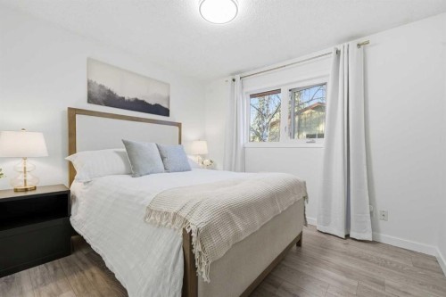 67 Lake Sylvan Close Se, Calgary, AB - Indoor Photo Showing Bedroom