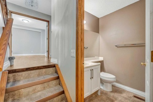 60 Citadel Peak Mews Nw, Calgary, AB - Indoor Photo Showing Bathroom