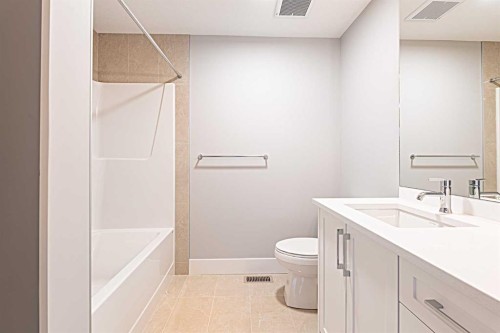 925 Reynolds Lane Sw, Airdrie, AB - Indoor Photo Showing Bathroom