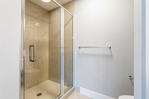 925 Reynolds Lane Sw, Airdrie, AB - Indoor Photo Showing Bathroom