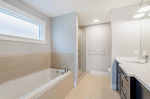 925 Reynolds Lane Sw, Airdrie, AB - Indoor Photo Showing Bathroom