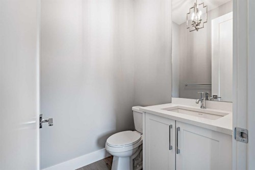 925 Reynolds Lane Sw, Airdrie, AB - Indoor Photo Showing Bathroom