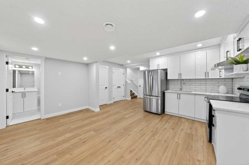 61 Calhoun Crescent Ne, Calgary, AB - Indoor Photo Showing Kitchen