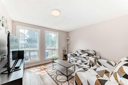 120 Pineset Place Ne, Calgary, AB - Indoor