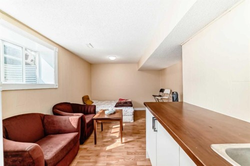 120 Pineset Place Ne, Calgary, AB - Indoor