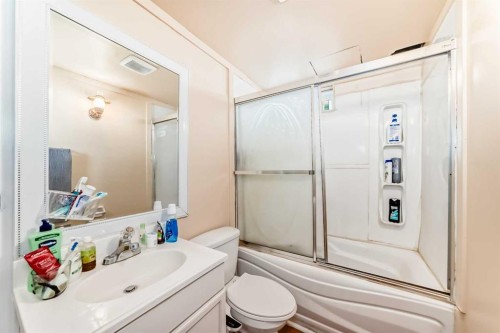 120 Pineset Place Ne, Calgary, AB - Indoor Photo Showing Bathroom
