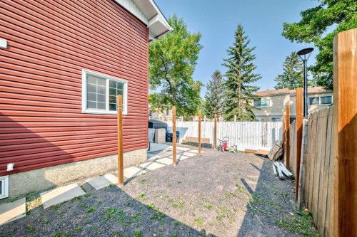 120 Pineset Place Ne, Calgary, AB - Outdoor