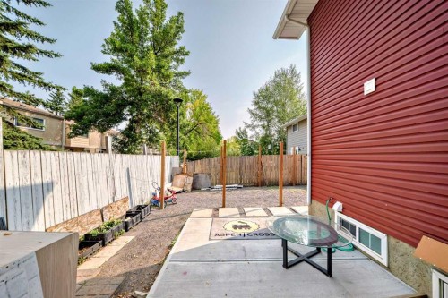 120 Pineset Place Ne, Calgary, AB - Outdoor