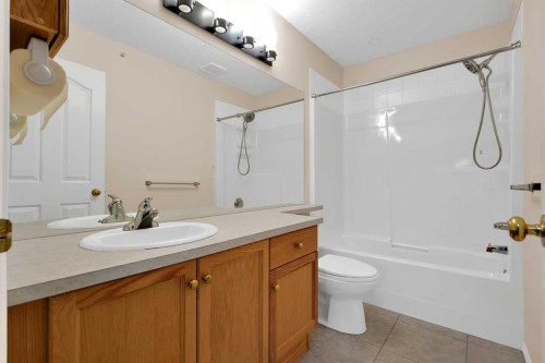 346-165 Manora Place Ne, Calgary, AB - Indoor Photo Showing Bathroom
