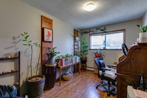 810 Drury Avenue Ne, Calgary, AB - Indoor Photo Showing Office