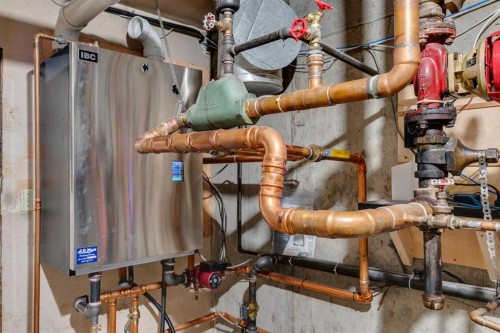 810 Drury Avenue Ne, Calgary, AB - Indoor Photo Showing Basement