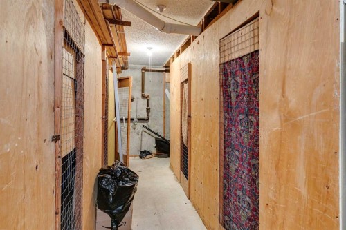 810 Drury Avenue Ne, Calgary, AB - Indoor