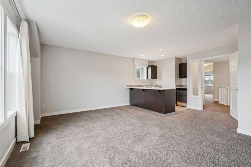 15 Sherwood Gate Nw, Calgary, AB - Indoor Photo Showing Kitchen